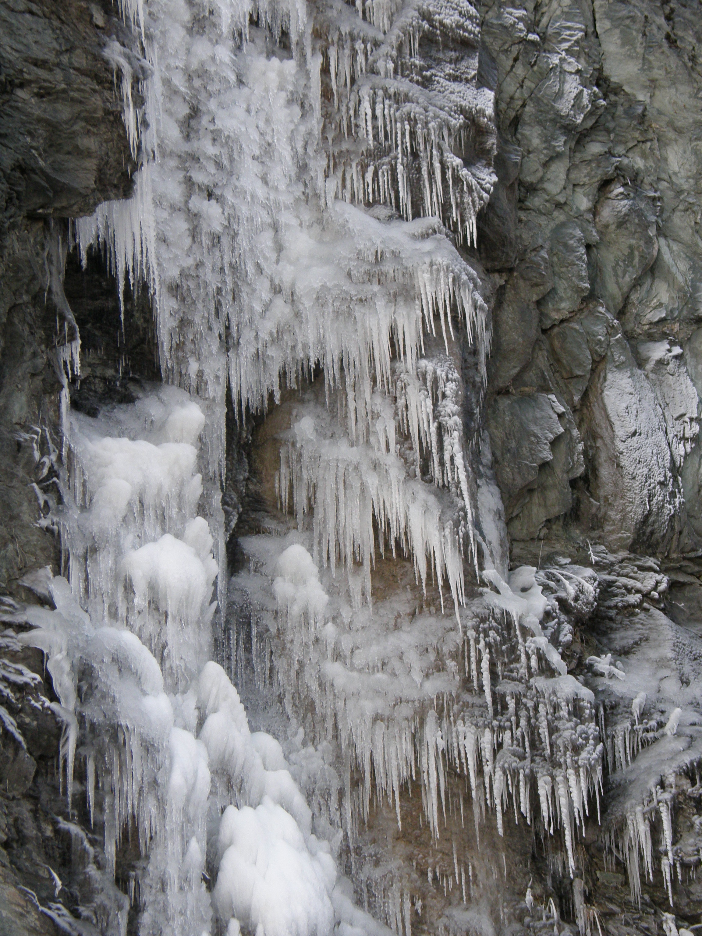 Ice on the cliff, Mosvik, 3 January 2016
